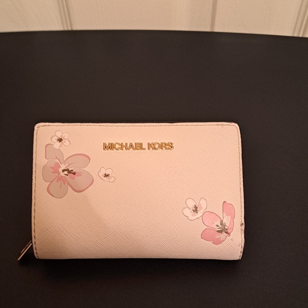 Michael Kors Cream and Pink Floral Wallet good preloved conditions